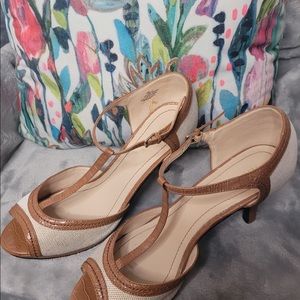 Nine West T-strap sandal